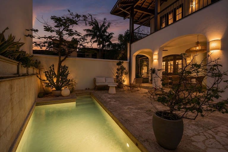 16 Calle La Ronda — Renovated 3BR Home Steps from Playa Danta